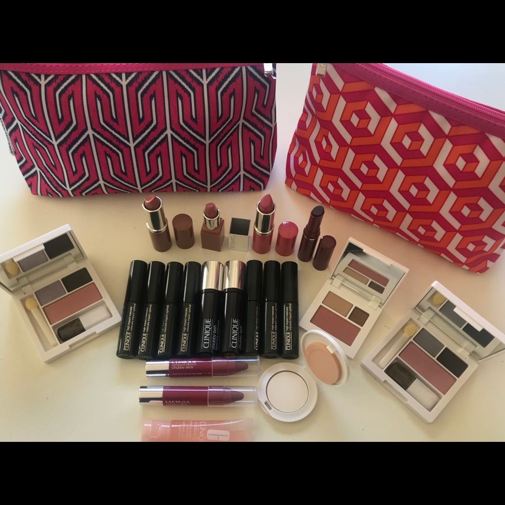 Lot of 20 piece Clinique makeup with 2 makeup bags